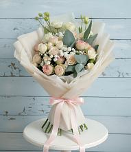 Букет цветов из:  Розы и Лизиантусы в Арске