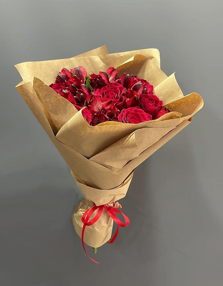 Букет цветов из: Альстромерии и Розы в Арске