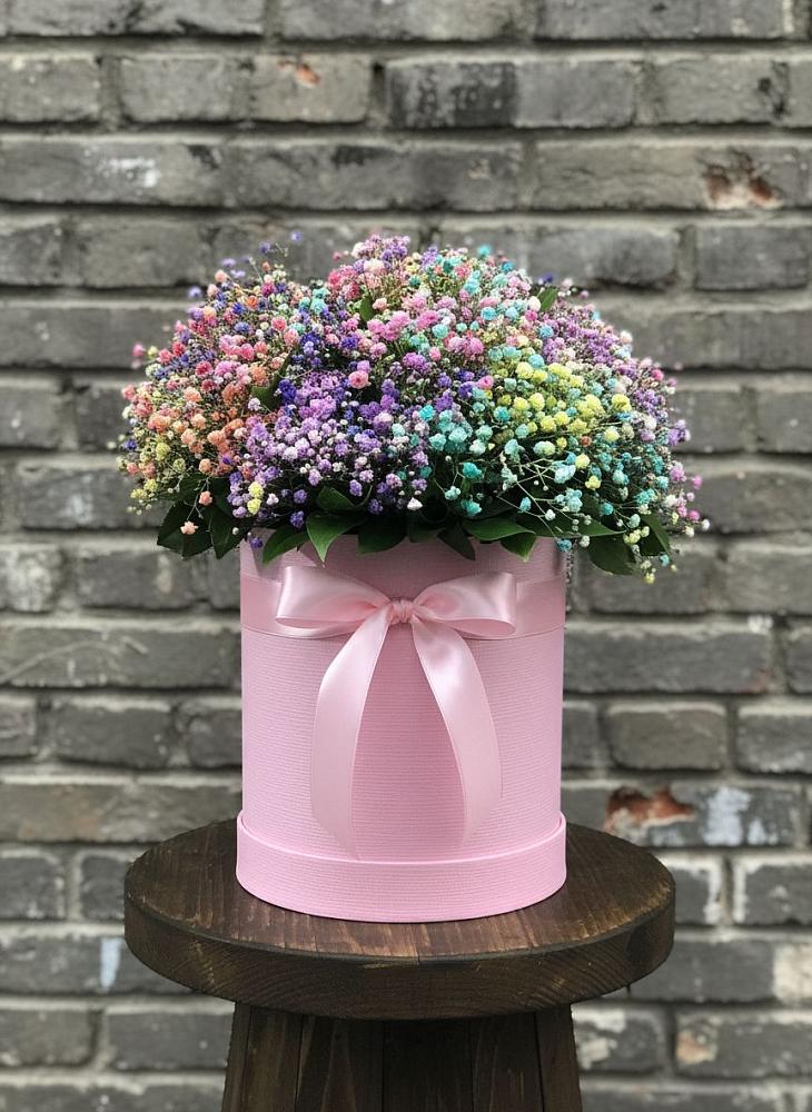 Цветочная композиция из Гипсофила и Розы в шляпной коробке в Арске