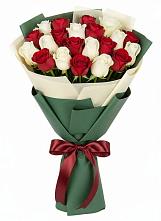 Букет Микс из красных и белых роз в Арске