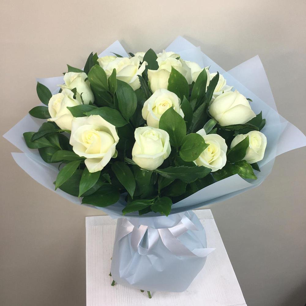 Букет 15 Белых роз Проуд в Арске