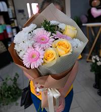 Букет цветов из:  Герберы, Розы и Хризантемы в Арске
