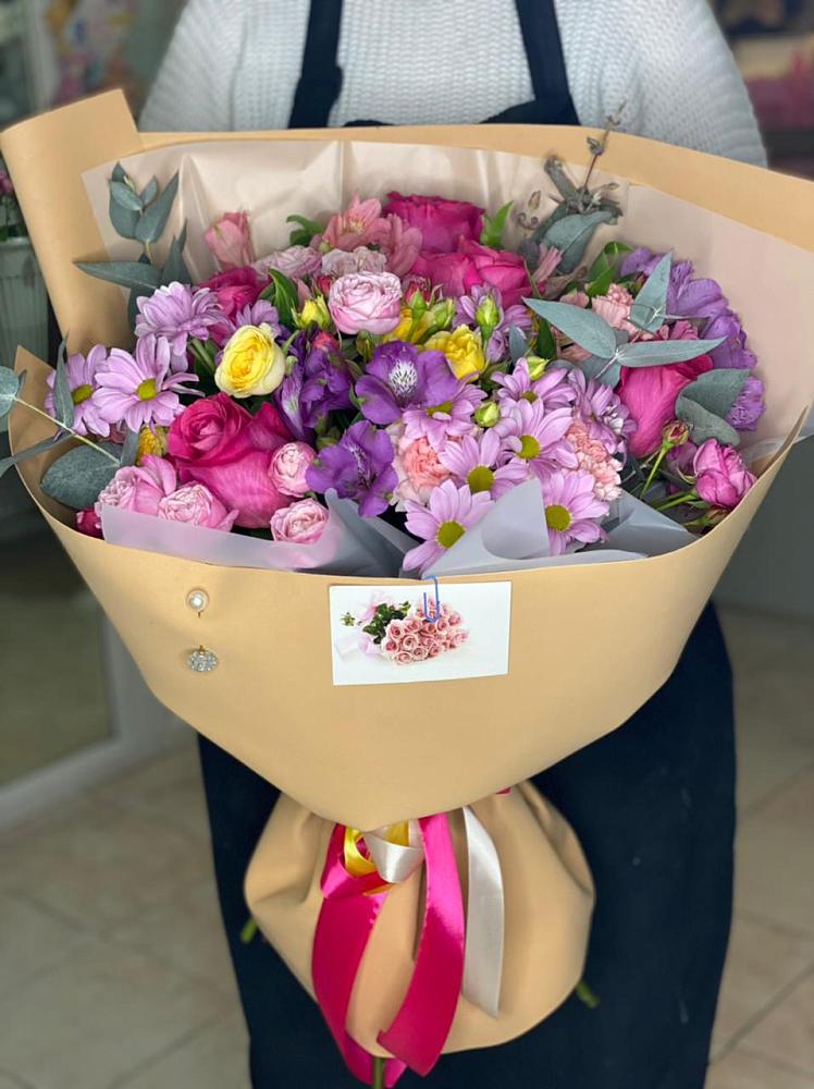 Букет цветов из: Хризантемы, Гвоздики и Альстромерии в Арске