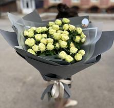 Букет Белые кустовые розы Солинеро в Арске
