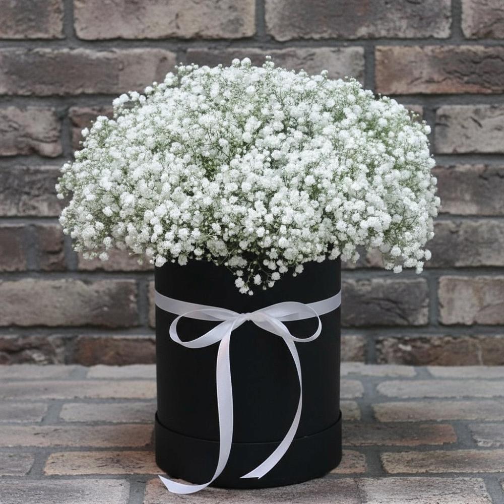 Цветочная композиция из Гипсофила в шляпной коробке в Арске