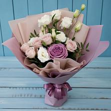 Букет цветов из:  Розы и Лизиантусы в Арске