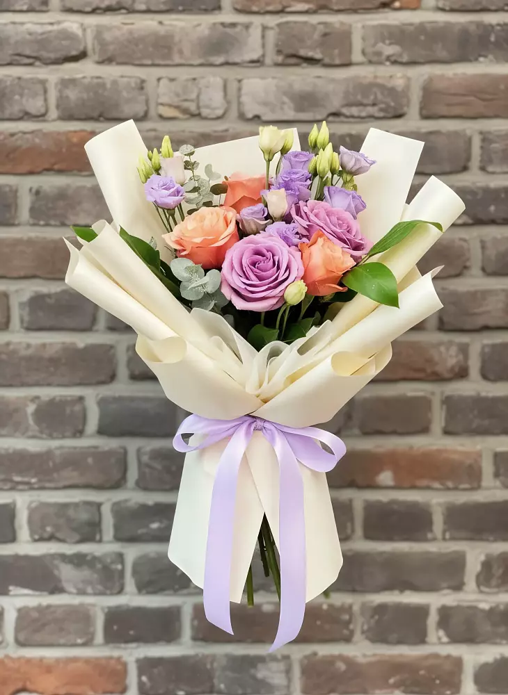 Букет цветов из: Лизиантусы и Розы в Арске