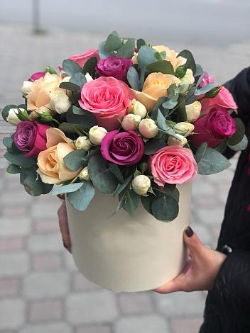 Цветочная композиция из Розы в шляпной коробке в Арске