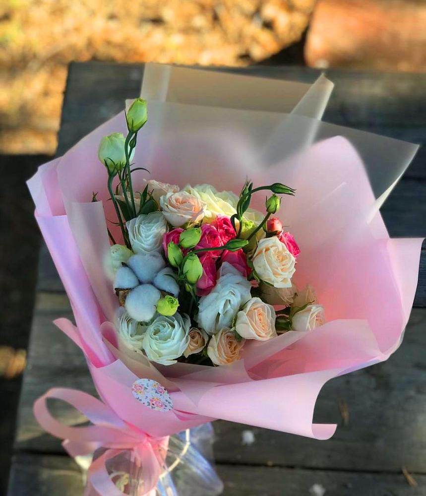 Букет цветов из: Розы и Лизиантусы в Арске