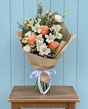 Букет цветов из:  Альстромерии, Лизиантусы, Розы и Хризантемы #REPLACE_PRED# Арске