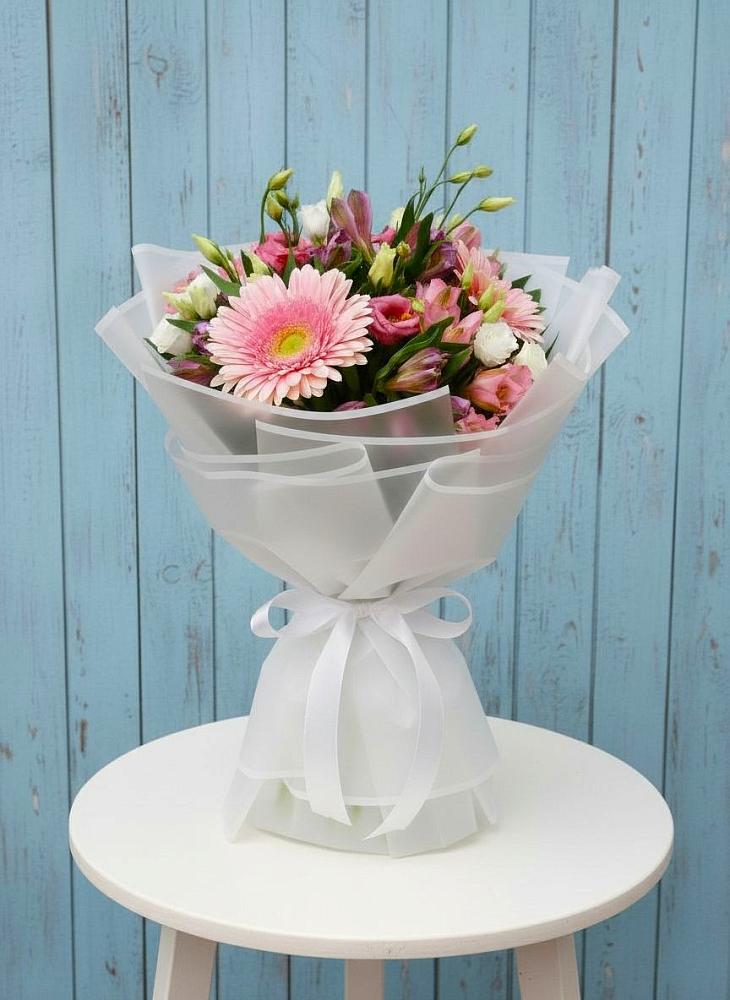 Букет цветов из: Герберы, Альстромерии и Лизиантусы в Арске