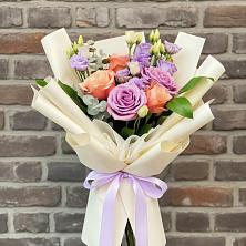 Букет цветов из:  Лизиантусы и Розы в Арске