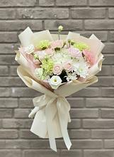 Букет цветов из:  Гвоздики, Розы, Лизиантусы и Хризантемы в Арске