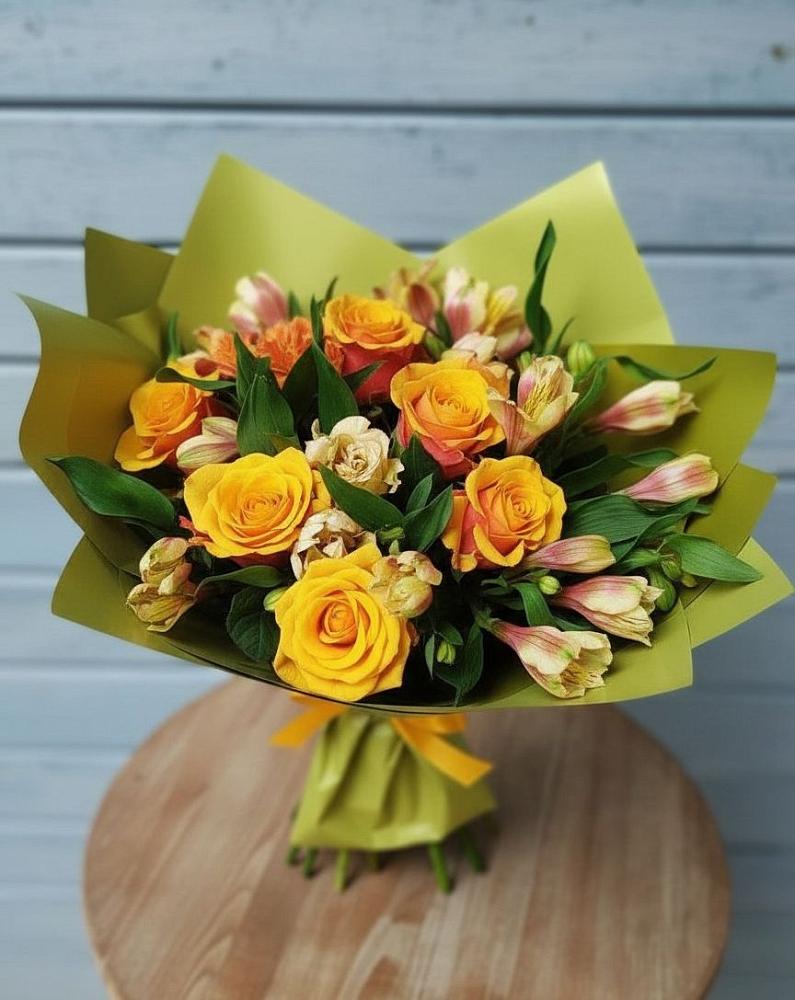 Букет цветов из: Альстромерии и Розы в Арске