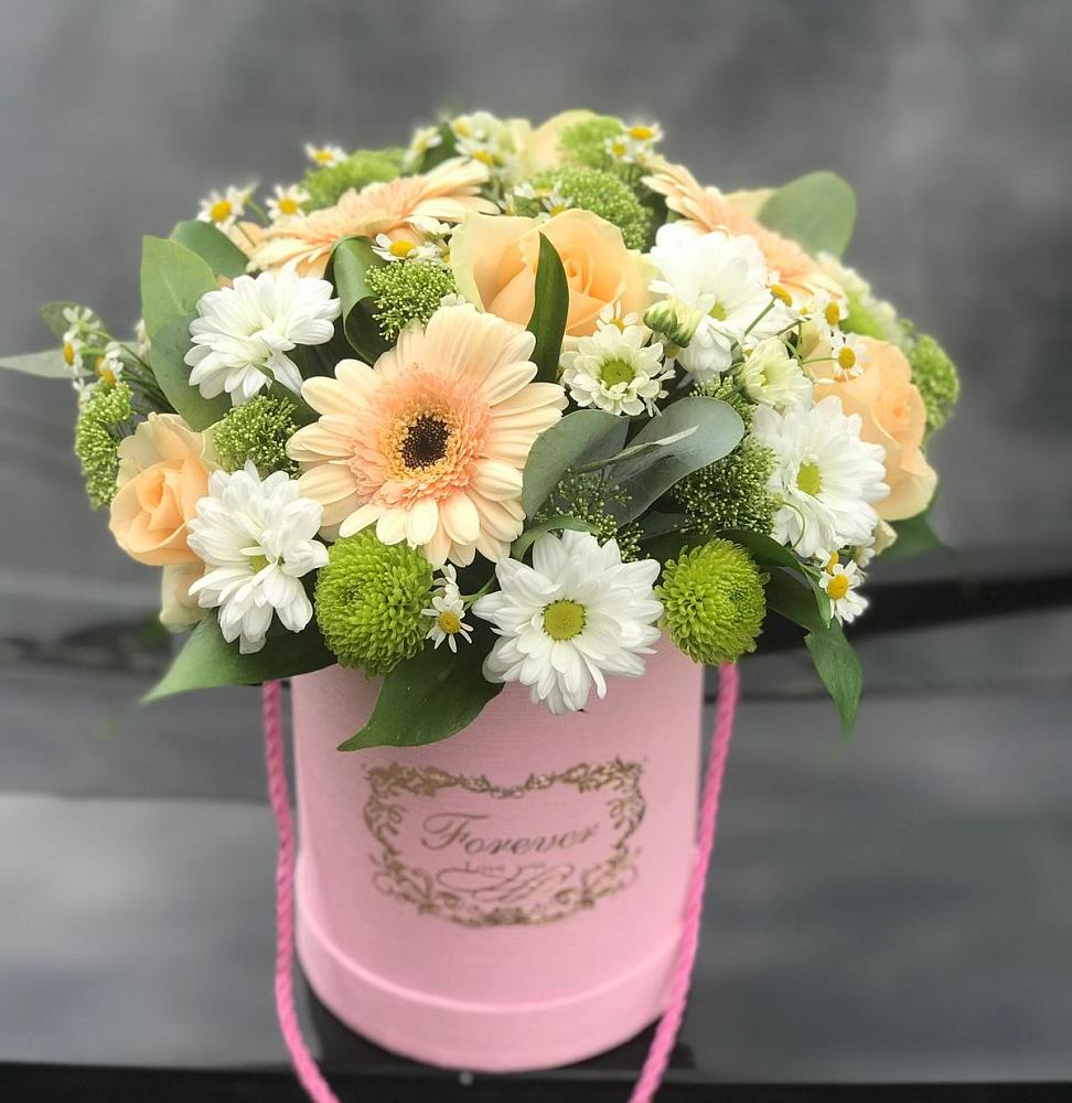 Цветочная композиция из Розы, Герберы и Хризантемы в шляпной коробке в Арске