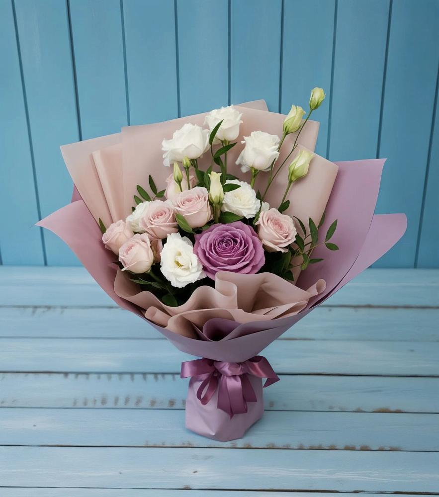 Букет цветов из: Розы и Лизиантусы в Арске